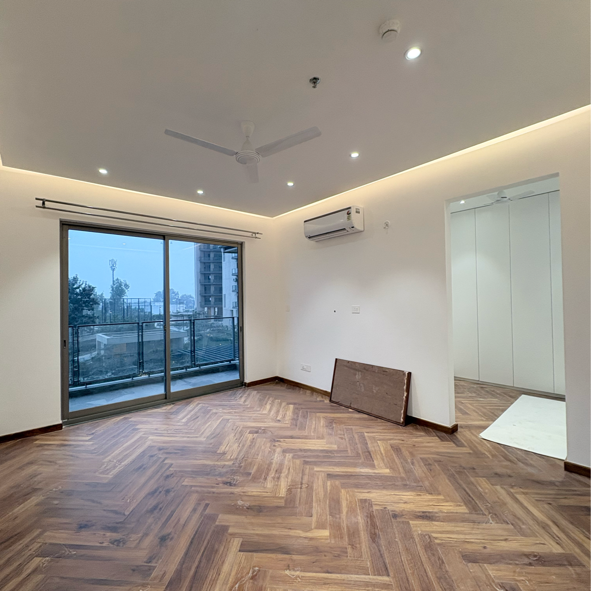 3.5 BHK + Servant Room Apartment For Rent in Shalimar One World Valencia County