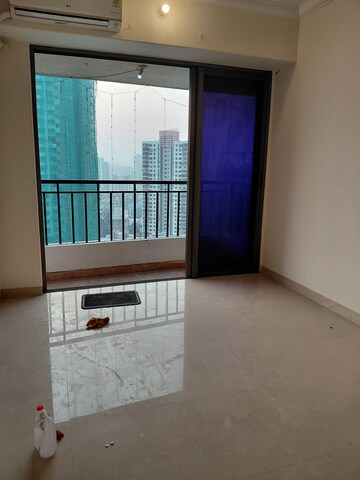 Room in 2 BHK Apartment at Satellite Tower, Goregaon East – for Rent