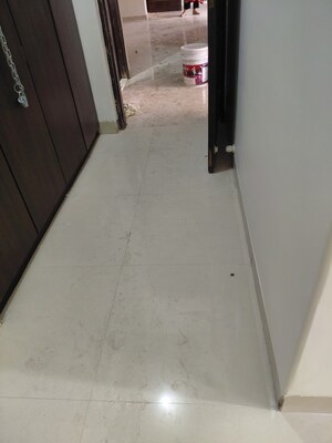 Furnished Amenities in 2 BHK Apartment at Satellite Tower, Goregaon East – for Rent