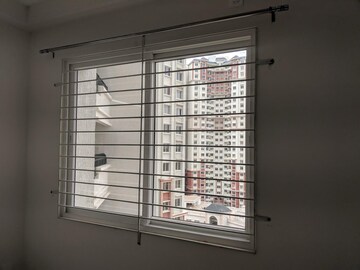 Room in 2 BHK Apartment at Prestige Lakeside Habitat, Varthur – for Rent