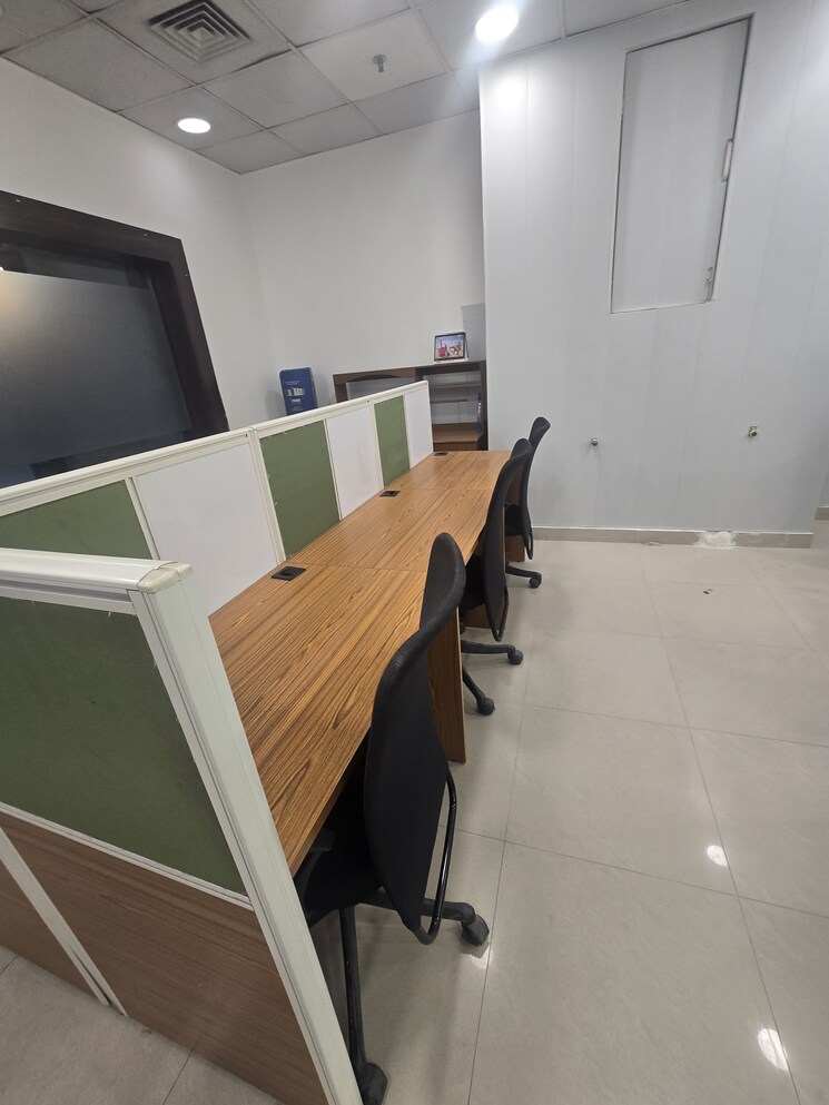 Team Area, ild-trade-centre Commercial Office Space 560 Sq.Ft. In Sector 47 Gurgaon 9712375