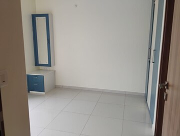 Room in 2 BHK Apartment at Godrej Park Retreat, Sarjapur Road – for Rent