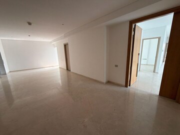 Room in 4 BHK Apartment at Rustomjee Crown, Prabhadevi – for Rent