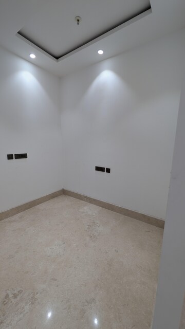 Room in 4 BHK Apartment at ABA County 107, Sector 107 – for Sale