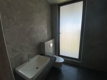 Bathroom in 4 BHK Apartment at Prestige Jasdan Classic, Mahalaxmi – for Rent