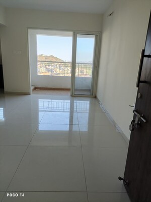 Room in 1 BHK Apartment at Paranjape Forest Trails The Highlands, Bhugaon – for Rent