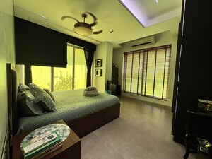 Bedroom in 4 BHK Apartment at Prabhadevi CHS, Prabhadevi – for Rent