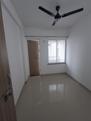 Room in 2 BHK Apartment at Chinchbhavan – for Rent