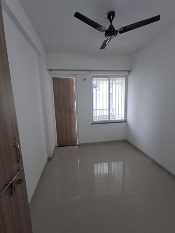 Room in 2 BHK Apartment at Chinchbhavan – for Rent