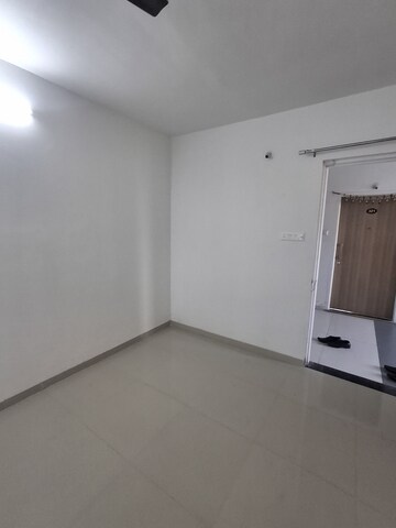 Room in 2 BHK Apartment at Chinchbhavan – for Rent