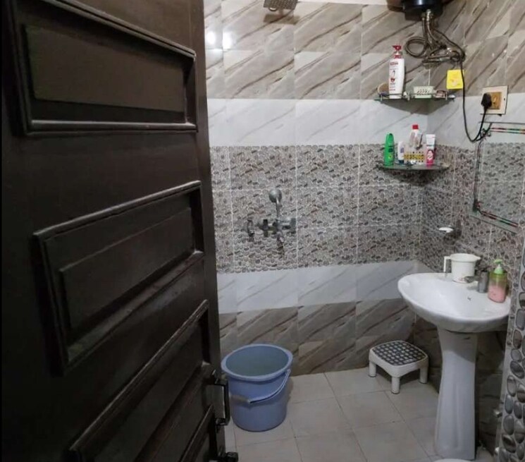 Bathroom, husainganj 4 Bedroom 3000 Sq.Ft. Independent House In Husainganj Lucknow 9712450