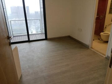 Room in 4 BHK Apartment at Lower Parel – for Rent