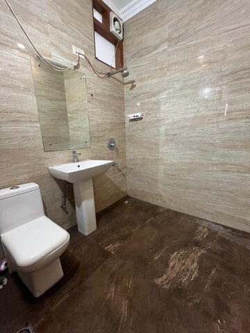 Bathroom in 1 RK Builder Floor at Sector 44 – for Rent
