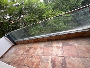 Balcony in 1 RK Builder Floor at Sector 44 – for Rent