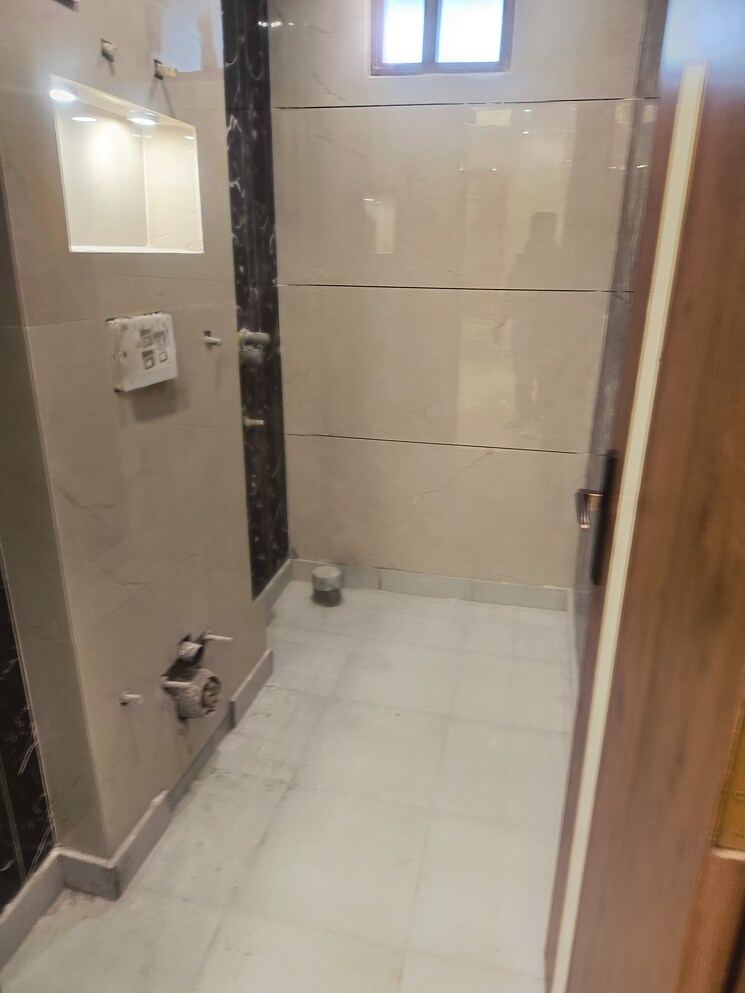 Kitchen, dwarka mor 4 Bedroom 120 Sq.Yd. Builder Floor In Dwarka Mor Delhi 9712483