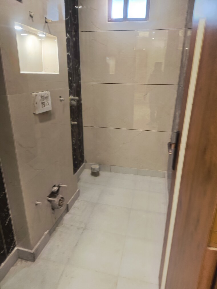 Kitchen, dwarka mor 4 Bedroom 120 Sq.Yd. Builder Floor In Dwarka Mor Delhi 9712483