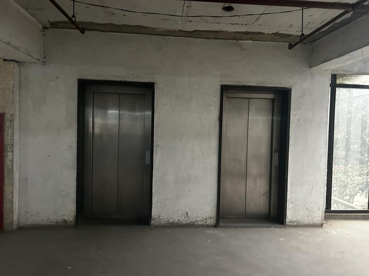 Room, sector 63 Commercial Office Space 50000 Sq.Ft. In Sector 63 Noida 9712476