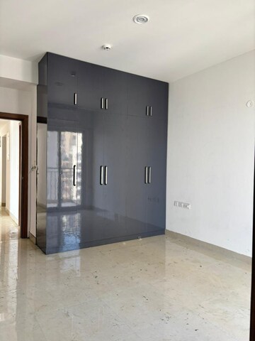 Room in 3 BHK Apartment at Sector 89a – for Rent