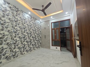 Parking in 1 BHK Builder Floor at Vaishali Sector 3 – for Rent
