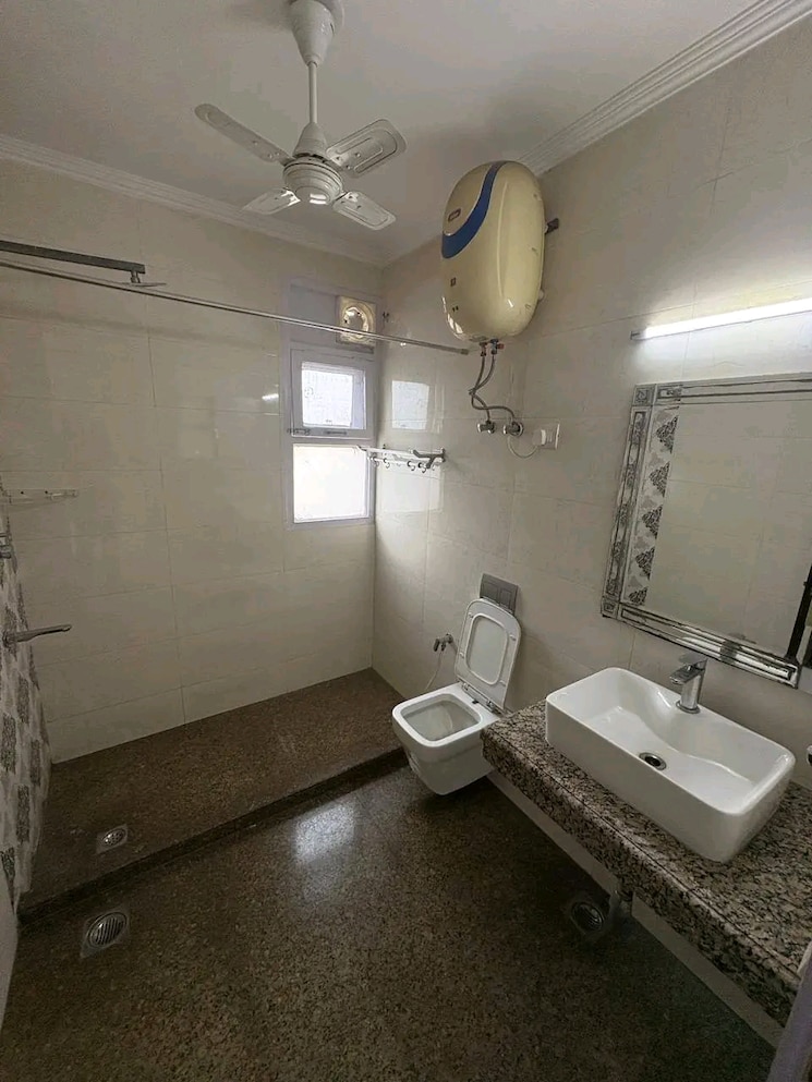 Bathroom, chattarpur 4 Bedroom 1800 Sq.Ft. Builder Floor In Chattarpur Delhi 9712529