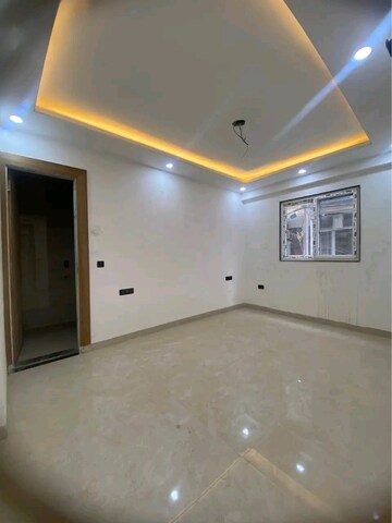 Room in 3 BHK Builder Floor at Chattarpur – for Rent
