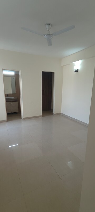 2 BHK Apartment For Rent in Emaar Emerald Estate, Sector 65