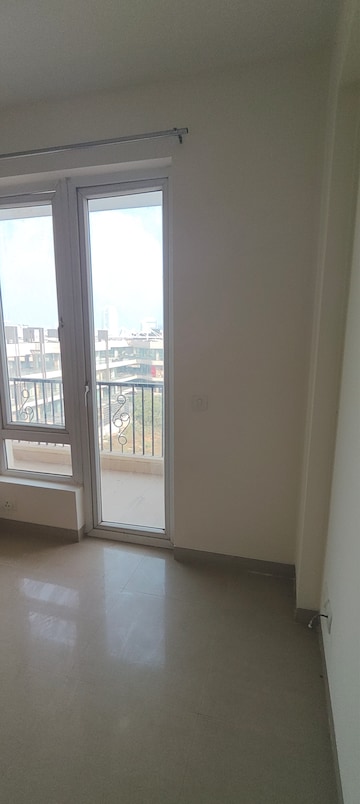 Room in 2 BHK Apartment at Emaar Emerald Estate, Sector 65 – for Rent