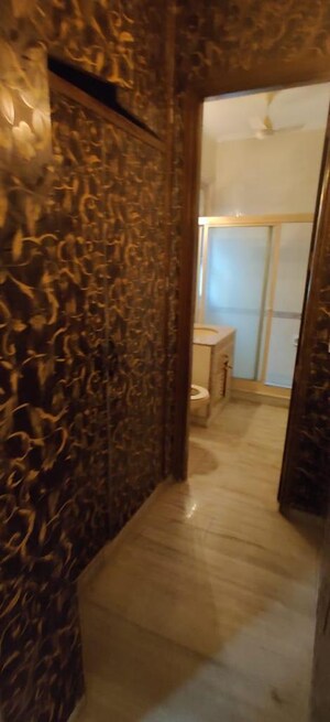 Master Bedroom in 3 BHK Builder Floor at Safdarjung Enclave – for Rent