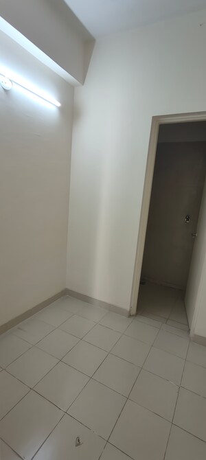 Room in 3 BHK Apartment at Emaar Emerald Estate, Sector 65 – for Rent