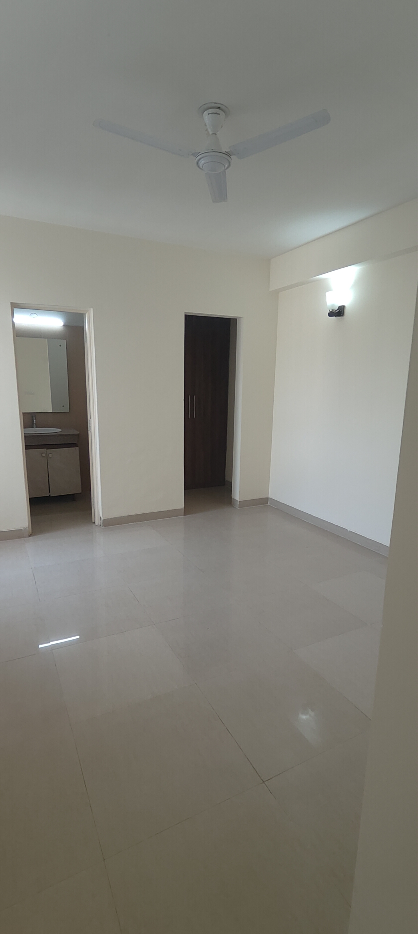 3 BHK + Servant Room Apartment For Rent in Emaar Emerald Estate