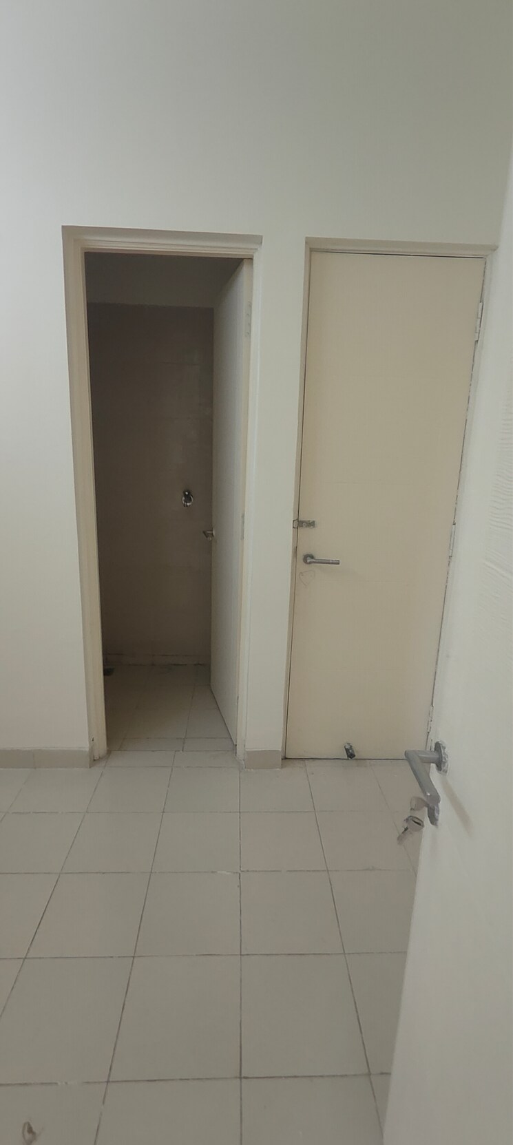 Bathroom, emaar-emerald-estate 3 Bedroom 1395 Sq.Ft. Apartment In Sector 65 Gurgaon 9712550