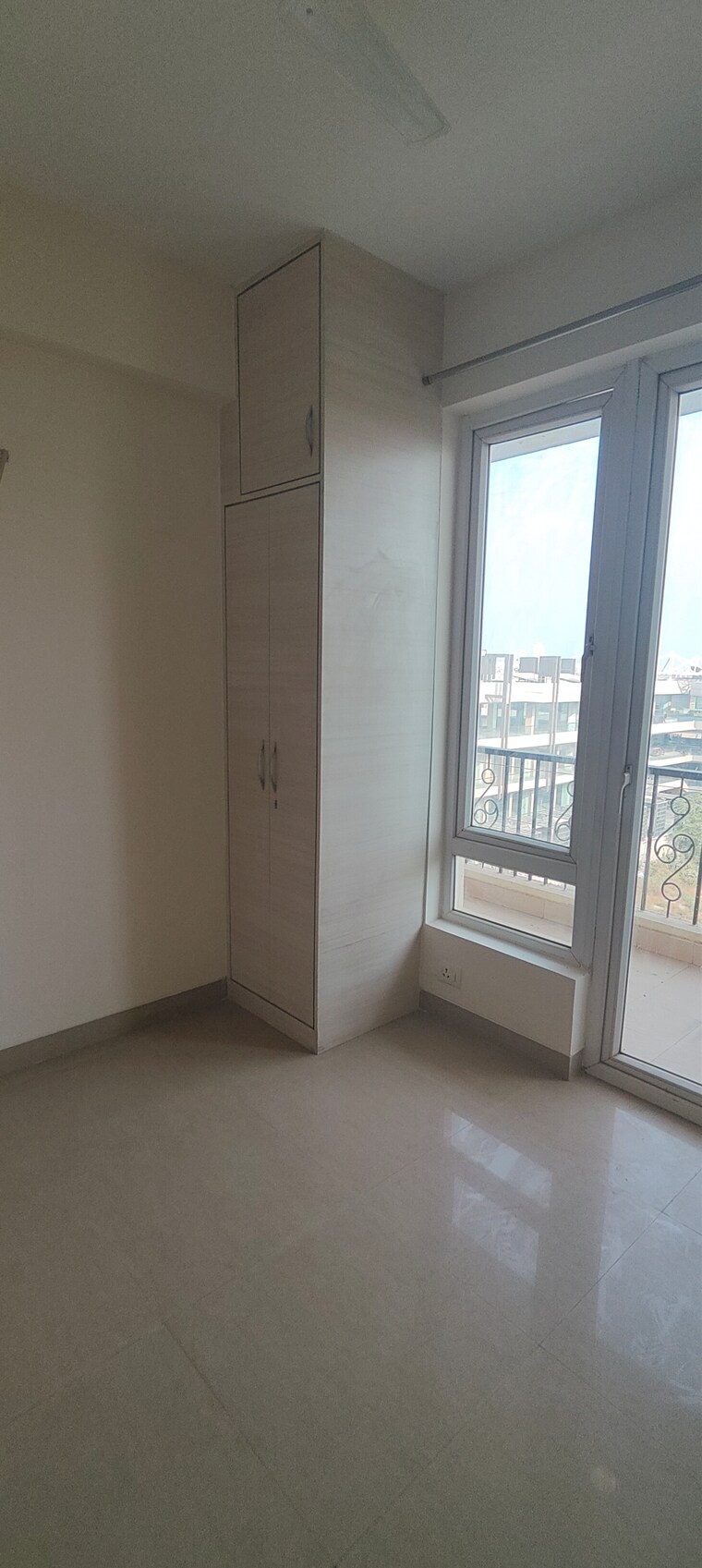 undefined, emaar-emerald-estate 3 Bedroom 1395 Sq.Ft. Apartment In Sector 65 Gurgaon 9712554