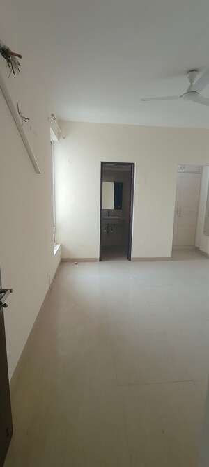 Room in 3 BHK Apartment at Emaar Emerald Estate, Sector 65 – for Rent