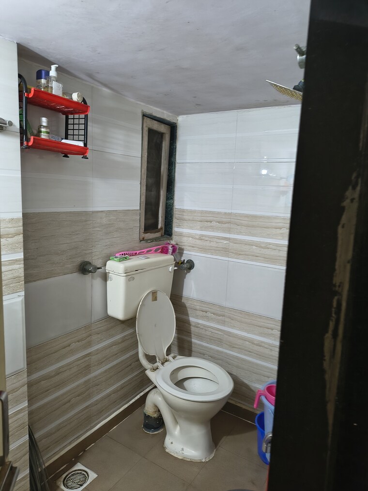 Bathroom, kurla east 2 Bedroom 600 Sq.Ft. Apartment In Kurla East Mumbai 9712552