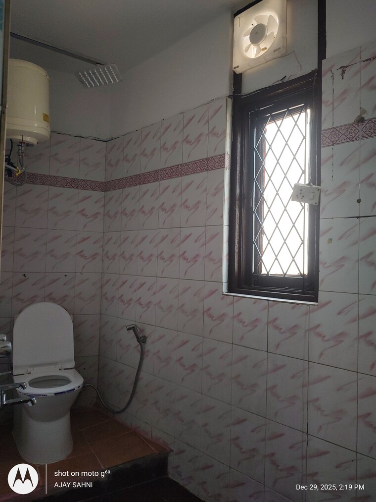 Bathroom, mehrauli 2 Bedroom 750 Sq.Ft. Builder Floor In Mehrauli Delhi 9712562