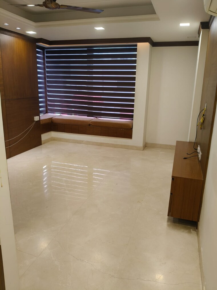 Room, safdarjung enclave 3 Bedroom 241 Sq.Yd. Builder Floor In Safdarjung Enclave Delhi 9712566