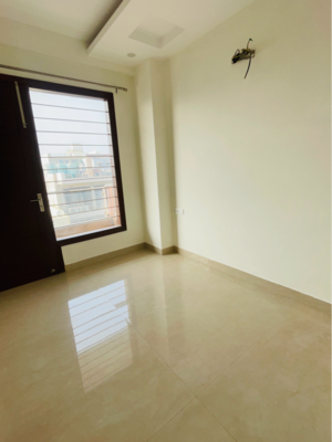 Room in 4 BHK Builder Floor at Sector 23 – for Rent