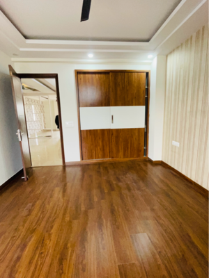 Room in 4 BHK Builder Floor at Sector 23 – for Rent