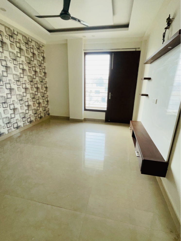 Room, sector 23 4 Bedroom 2800 Sq.Ft. Builder Floor In Sector 23 Gurgaon 9712564