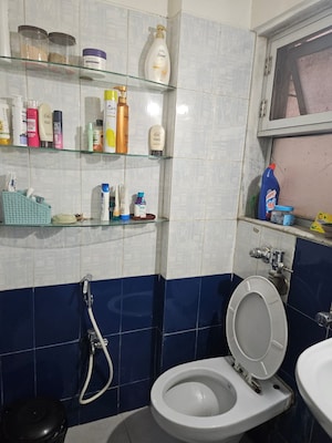 Bathroom in 4 BHK Apartment at Lodha Woods, Kandivali East – for Rent