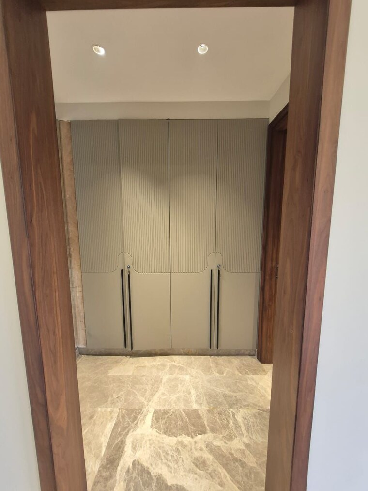 Bathroom, friends colony 6+ Bedroom 800 Sq.Yd. Independent House In Friends Colony Delhi 9712568