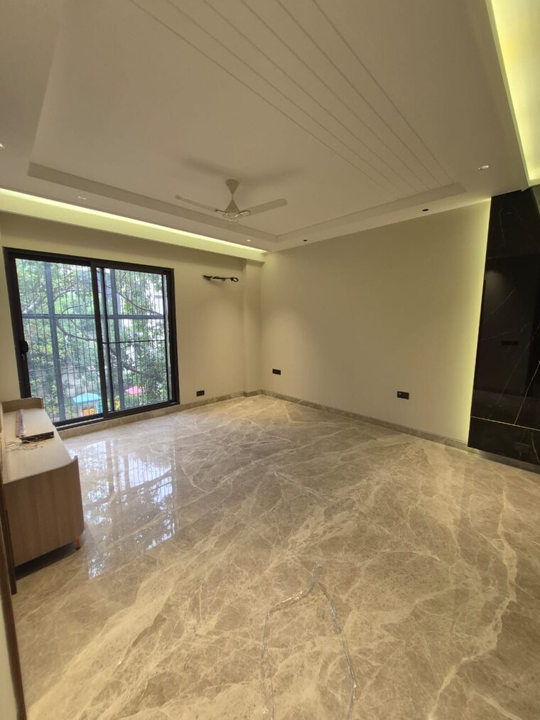 Room, friends colony 6+ Bedroom 800 Sq.Yd. Independent House In Friends Colony Delhi 9712568