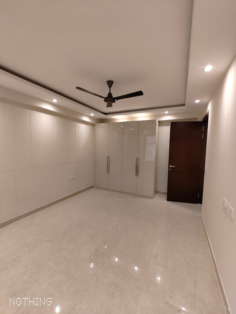 Room, friends colony 4 Bedroom 800 Sq.Yd. Builder Floor In Friends Colony Delhi 9712572