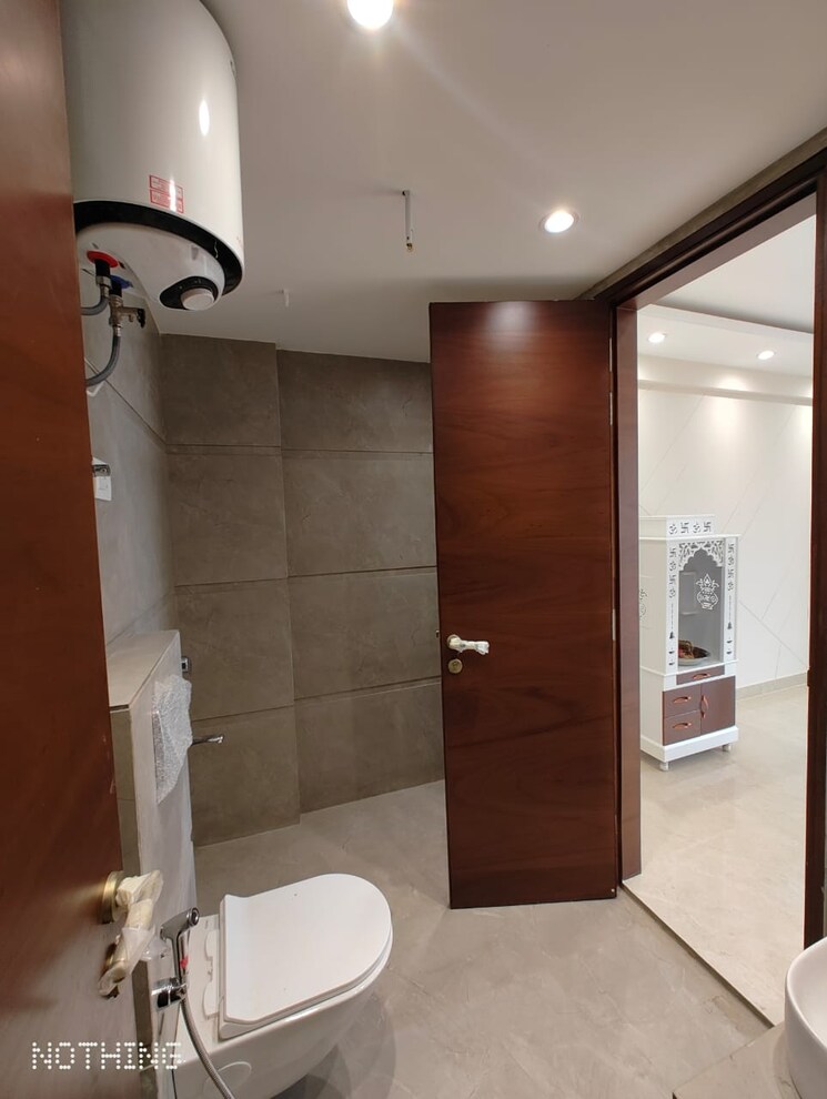 Bathroom, friends colony 4 Bedroom 800 Sq.Yd. Builder Floor In Friends Colony Delhi 9712572
