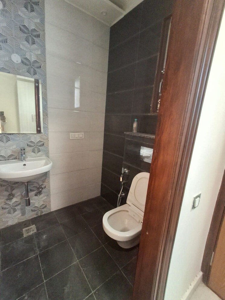 Bathroom, sector 46 3 Bedroom 1800 Sq.Ft. Independent House In Sector 46 Chandigarh 9712583