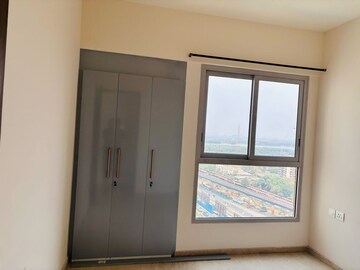 2 BHK Apartment For Rent in Rustomjee Urbania Azziano, Thane West