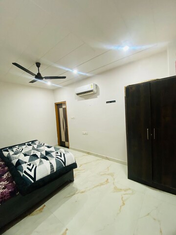 Room in  Pg at Vineet Khand – for Rent