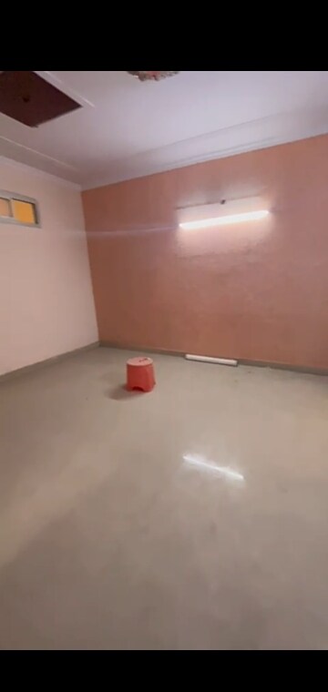 Room in 3 BHK Builder Floor at Mahavir Enclave – for Sale