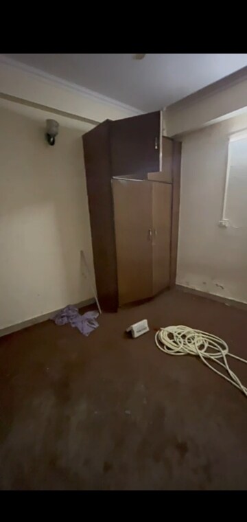 Room in 3 BHK Builder Floor at Mahavir Enclave – for Sale