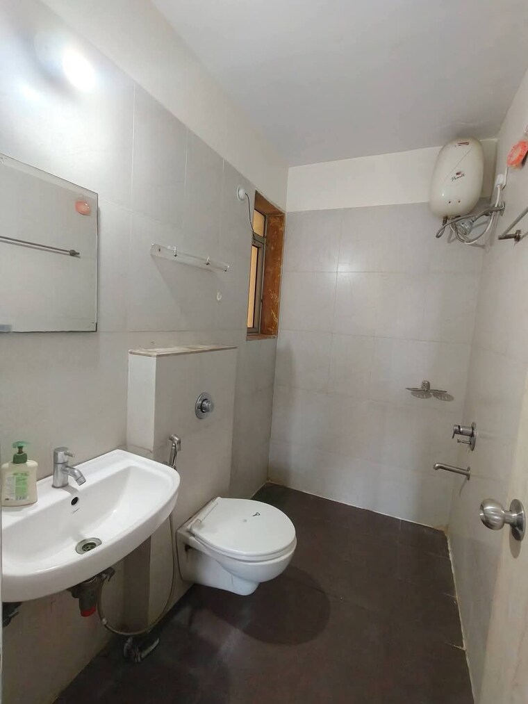 Bathroom, lodha-casa-rio 1.5 Bedroom 630 Sq.Ft. Apartment In Dombivli East Thane 9712637